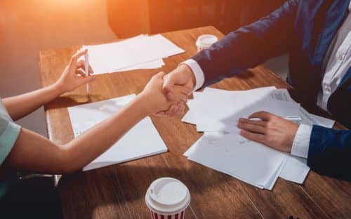 Cómo estructurar contratos de franquicia: aspectos legales esenciales